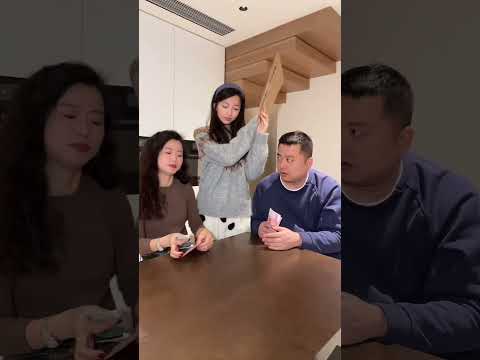 【月亮姐街】我是不是,被他們父女倆下套了#脑瓜子嗡嗡的 #结果出乎意料 #瞧这一家子#shorts