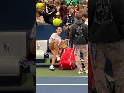 Aryna Sabalenka hving fun at US OPEN FANWEEK #usopen #shorts #arynasabalenka #paulabadosa #sabalenka