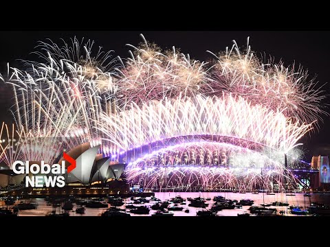 New Year&#39;s 2024: Sydney, Australia puts on stunning fireworks show
