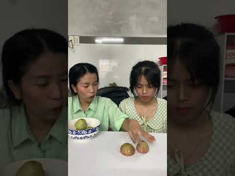 Chị bán dép chia mận kiểu BẤT ỔN. Xưởng sản xuất dép Nguyễn Như Anh NGON BỔ RẺ.