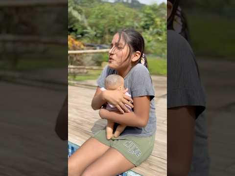 No se quiere meter en la piscina