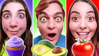 MANGIAMO SOLO CIBO DEL COLORE DEI NOSTRI OCCHI CON TUTTI I NOSTRI AMICI PER 24 ORE! 👀