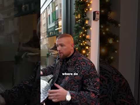 Leute sprechen Kollega auf seine Jacke an😂 #kollegah #abugoku