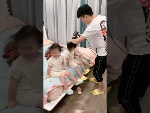 🤔三个小朋友你最喜欢哪个？ #家有萌娃 #三胞胎vlog #爸爸帶娃記 #lovelybaby #lovelygirl