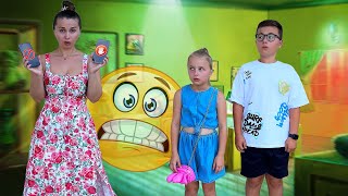 Mama a gasit ceva interzis in telefoanele noastre? 😱