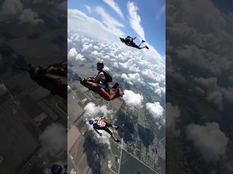 Skydiving ||  Flying Through the Sky #youtube #youtubeshorts #skydiving #hittvfun #fun #adventure