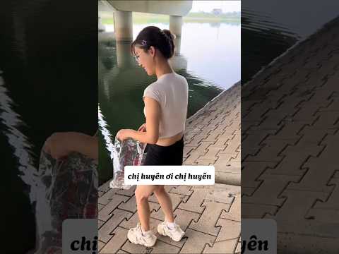 Chị huyên ra sông bắt con gì mà bí mật thế ta.#shorts