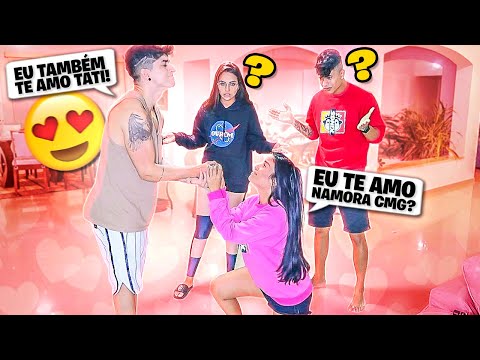 PEDI O HENRIQUE EM NAMORO NA FRENTE DE TODOS! *deu muito ruim*