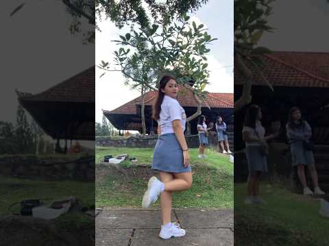 Contoh Model Seragam Kemeja Warna Putih trends terbaru 2025