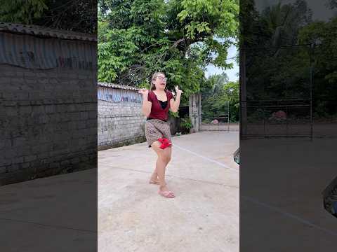 Thử thách kéo qu.ần chip của gái xinh