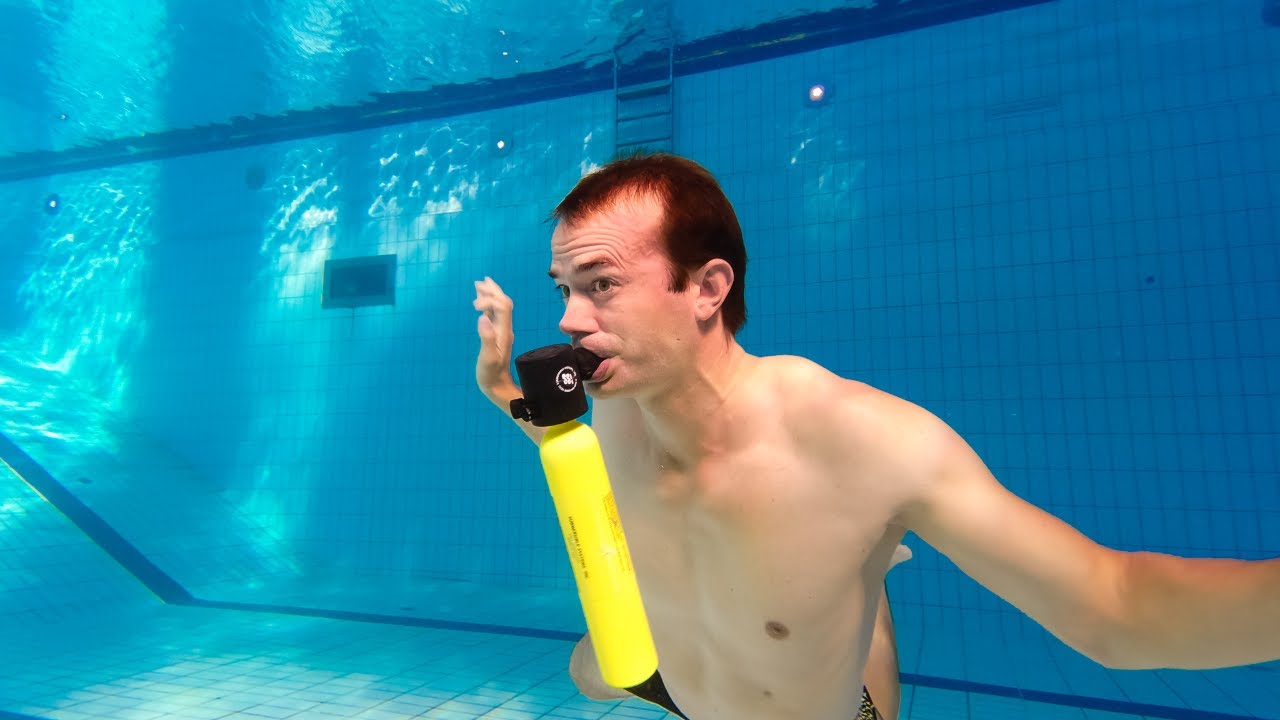 How far can you swim with a 0. 5L scuba diving tank? Baywatch diving tank test - Christian Wedoy