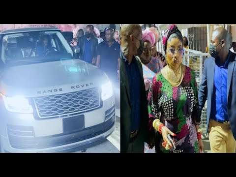 Lizzy Anjorin Steps Out with 8 Bodyguards & Police to Her Two New Range Rovers as Pasuma Performs