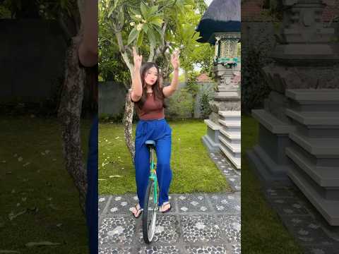 Lagi TREND nih cobain pake RODA 1 #unicycle #sepedarodasatu #rodasatu #viral #youtubeshorts #dance
