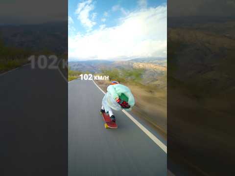 Full blast 🚀 into the corner 🫨 SUBSCRIBE ⬆️ #downhillskate #skateboarding #extreme #extremesports