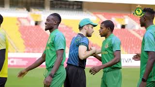 PACOME ALIVYOWAONGOZA WACHEZAJI WENZAKE MAZOEZINI KUELEKEA MECHI DHIDI YA WILIETE SC NCHINI ANGOLA