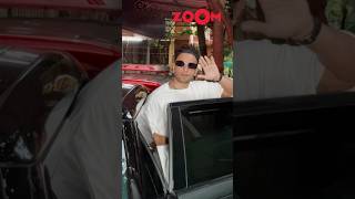 Ranveer Singh REMOVES mask on paps REQUEST; ROCKS with his clean-shaven look😎 #shorts #ranveersingh