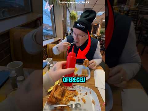 ELE NUNCA DEIXA O VOVÔ QUIETO