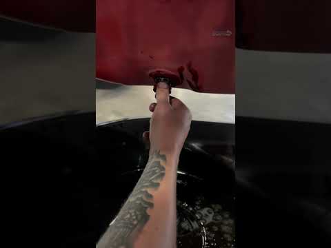 Can you do it without getting Dirty⁉️ #trucks #trucker #peterbilt #scania #trending #viralvideo