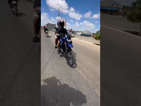 Ele vai uma viagem mais de 300km sem placa😱 #viagemdemoto #explorar #viralshorts #youtubeshort