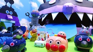 アンパンマンおもちゃ、段ボールで作った手作りバイキン城からアンパンマン号、もぐりん、バイキンUFOが飛び出すよ！だれが遠くまで走れるかな？だだんだん、ばいきんまん