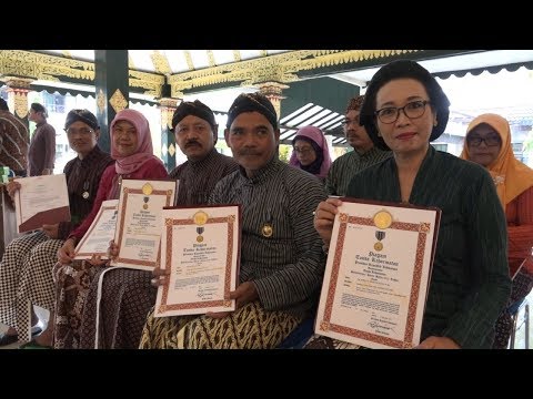 Download Video Kabar Sleman | Penyematan Satyalancana Karya Satya Bagi PNS Sleman Download Video Kabar Sleman | Penyematan Satyalancana Karya Satya Bagi PNS Sleman