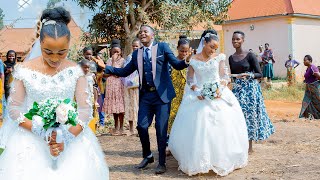JULIAS ALIVYOINGIA NA BIBI HARUSI UKUMBIN THE BESTBRIDE  ENTERANCY