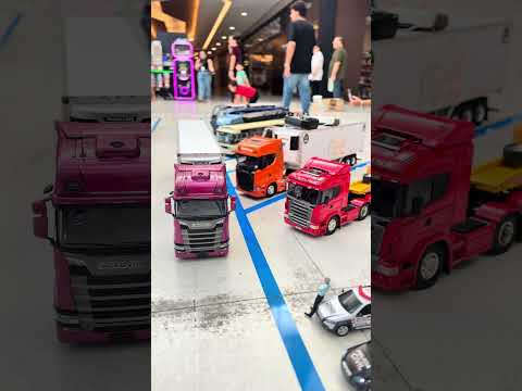 Prenderam a carreta Trio Elétrico no evento dentro do Shopping #automodelo #rccar #truckmodelo