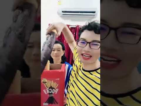 #Shorts อาหารเล็ก vs ใหญ่ อ้วน ผอม ป๊อกกี้ยักษ์ ขนมช๊อกโกแลต Giant Pocky, Chocolate Candy ​:ขันติกิน