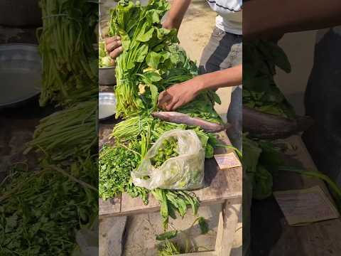 তরকারি বিক্রেতা।