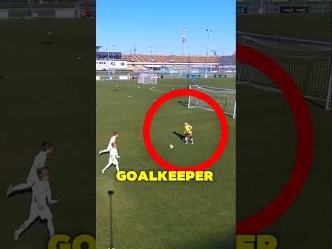 Why is he goalkeeper again? π€£β½οΈ #soccer #football