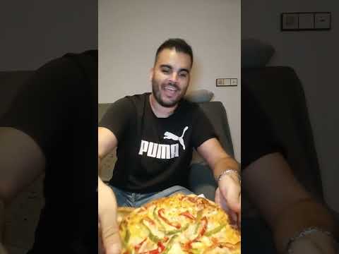 Solo puedo comerme un trozo de pizza#marianoypunto #comedia #fyp #viral #medico