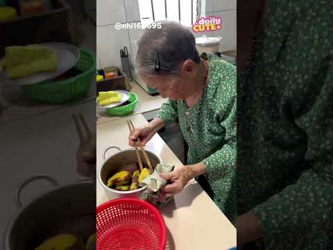 Cụ bà U90 thẹn thùng khi lỡ luộc khoai cháy nồi #foryou #dailyvlog #xuhướng #funny #giaitri #haihuoc