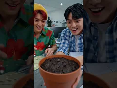 Oh my god, Jinu actually eats this kind of thing!#funny #rumi #kpop #jinu