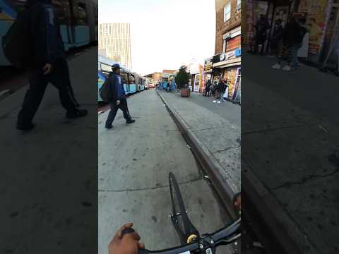 "Lucky" to last this long #citycycling #bikecourier #nobrakes #nyc