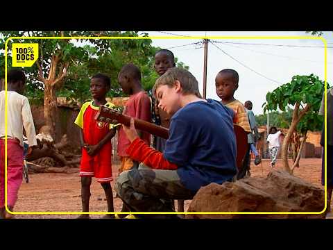 À 11 ans, il voyage seul en Afrique de l'Ouest