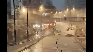 黑雨至少掛到去下午三點！全日唔洗返工！黑雨再度來襲香港周處水浸眾生相！
