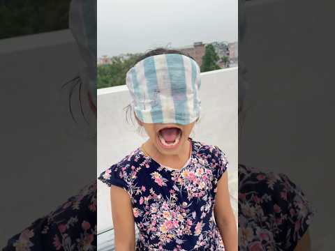 Yana ne water balloons ko eys band karke foda