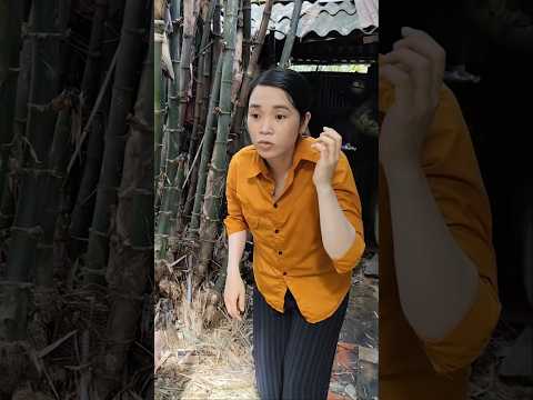 #lovefunny93 Too Funny 😜🤪 She was surprised to see a couple picking leaves, it was really funny