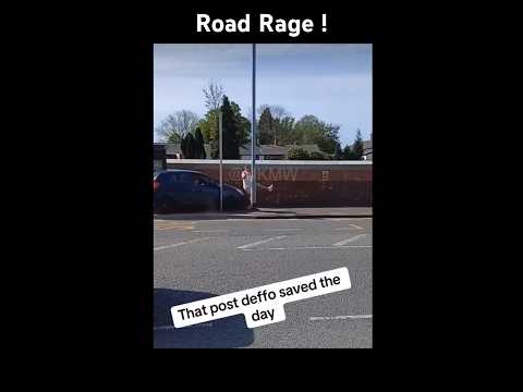 UK Road Rage : Man Has Close Call With Crazy Car Mounting Pavement & Escapes ?? #UKMW#shorts