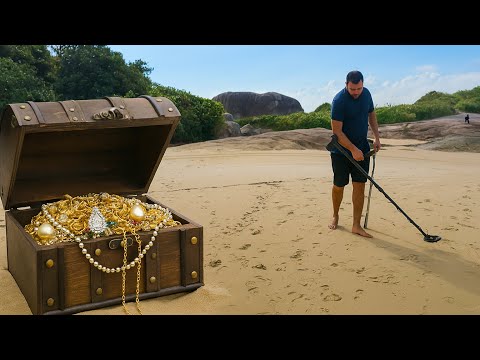 Caixa misteriosa encontrada Praia
