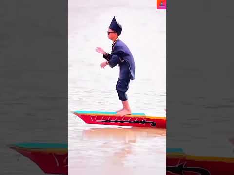 नाव पे डांस करता ये लड़का कैसे बना रातों रात स्टार 😱 #facts #shorts