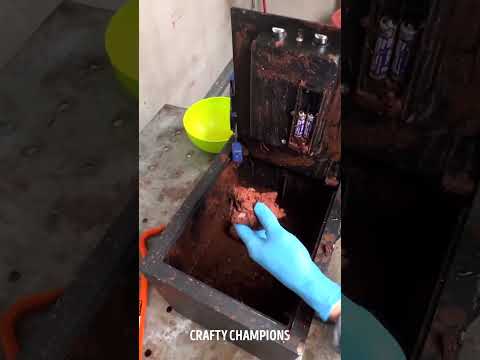 Magnet Fishing Finds a Decade-Old Safe! 🧲 What’s Inside Will Shock You 😱🔐