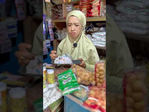 Emang boleh belanja pakai sandal