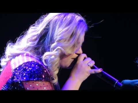 Kelly Clarkson Covered This Cool Summer Single -- And It Was EVERYTHING!
