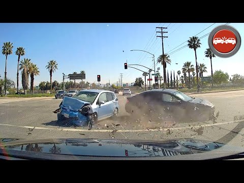 25 Unbelievable Moments of Idiots in Cars - Caught on Dashcam