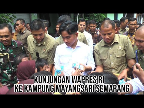 WAPRES RI GIBRAN BAGI-BAGI SUSU DI SEMARANG