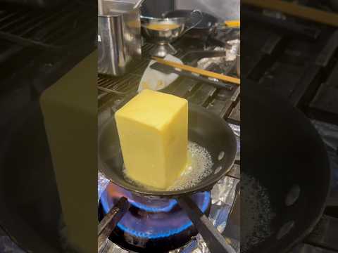 巨大バターを使った日本１の贅沢オムライス #japanesefood