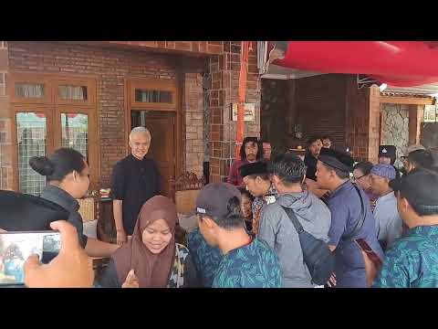 RATUSAN WARGA KUNJUNGI KEDIAMAN GANJAR DI TAWANGMANGU