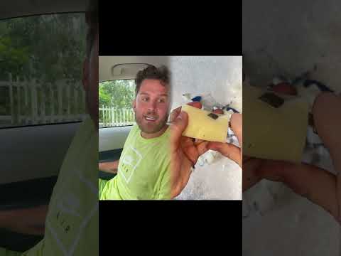 Mi papá cada vez que nos montamos a su carro. Idea @felipesaruma