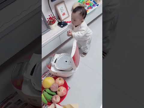 标准潮汕人,这虔诚的心很全面,每个方向都得来一遍#可爱人类幼崽 #人类幼仔 #萌娃 #萌娃搞笑日常